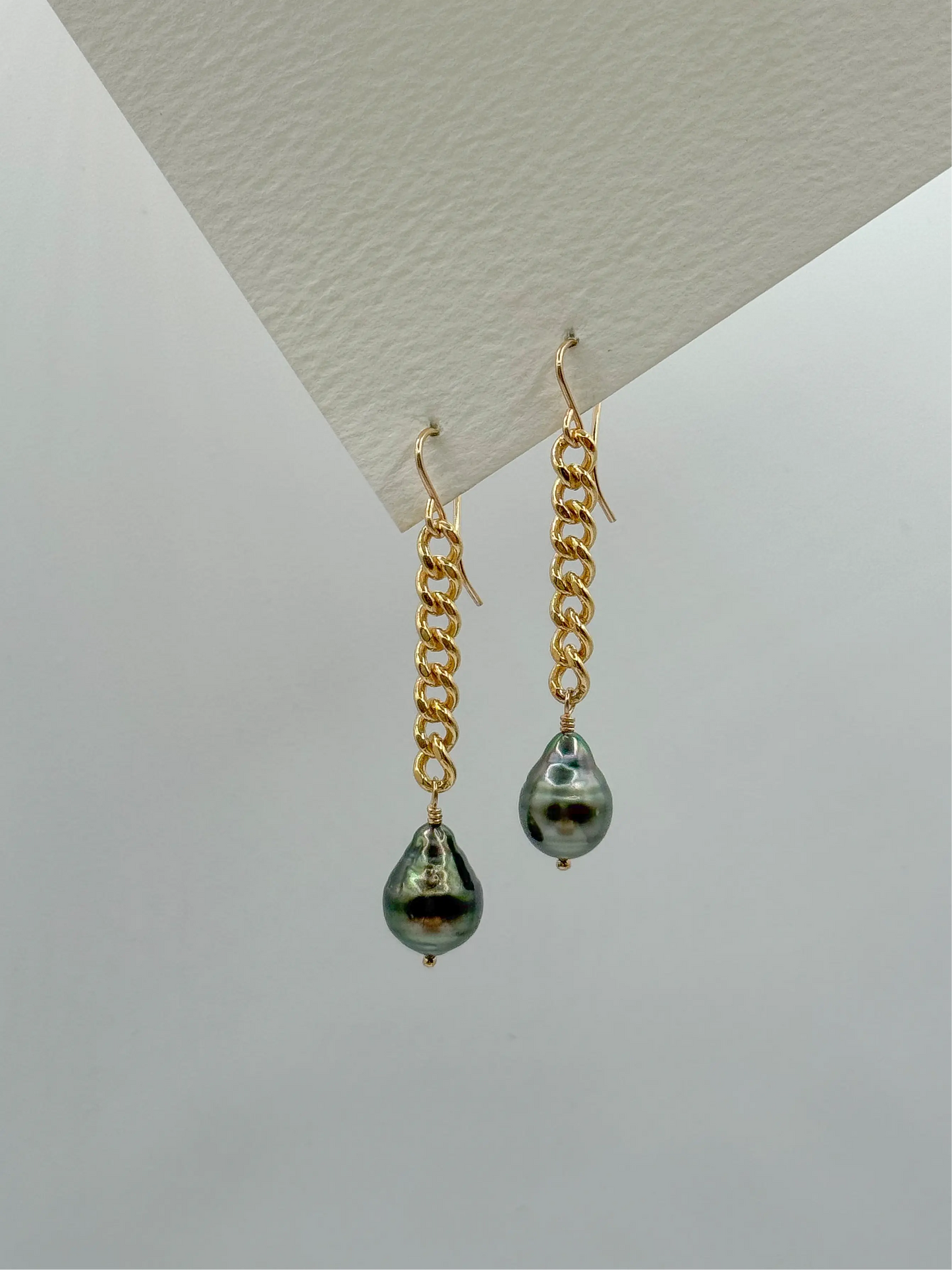 CURBY TAHITIAN EARRINGS