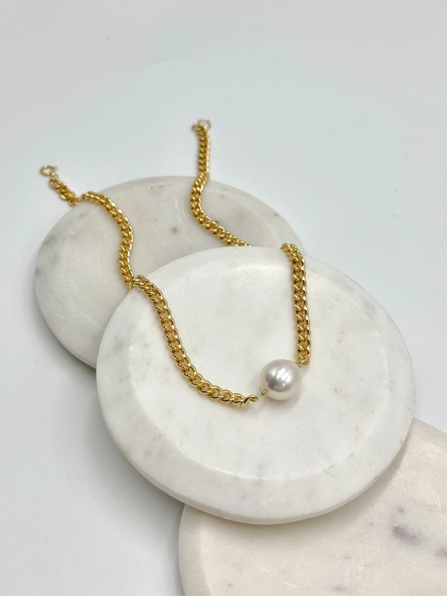 CURBY EDISON CHOKER - WHITE Navea Maui