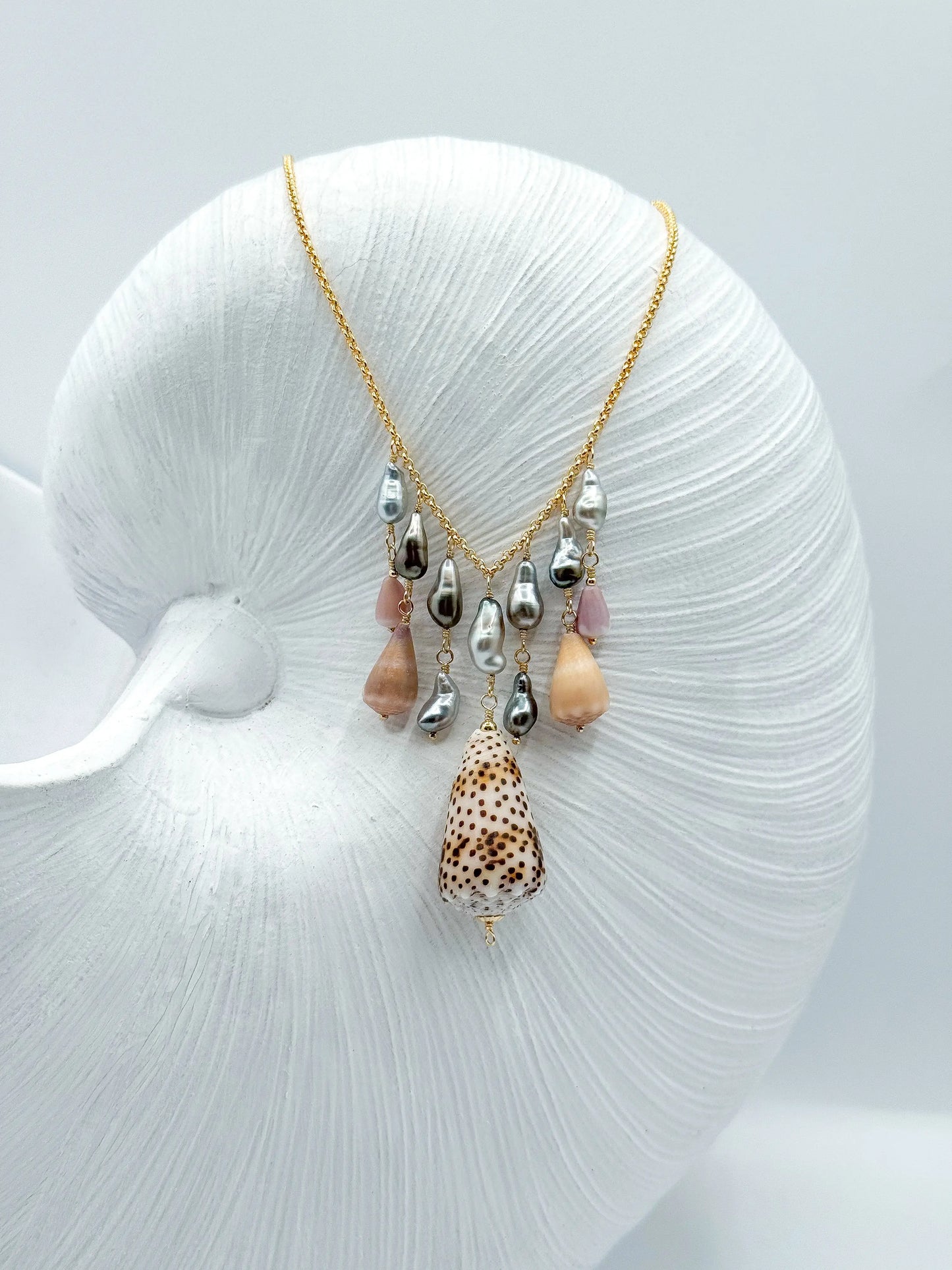 SALTY GIRL NECKLACE