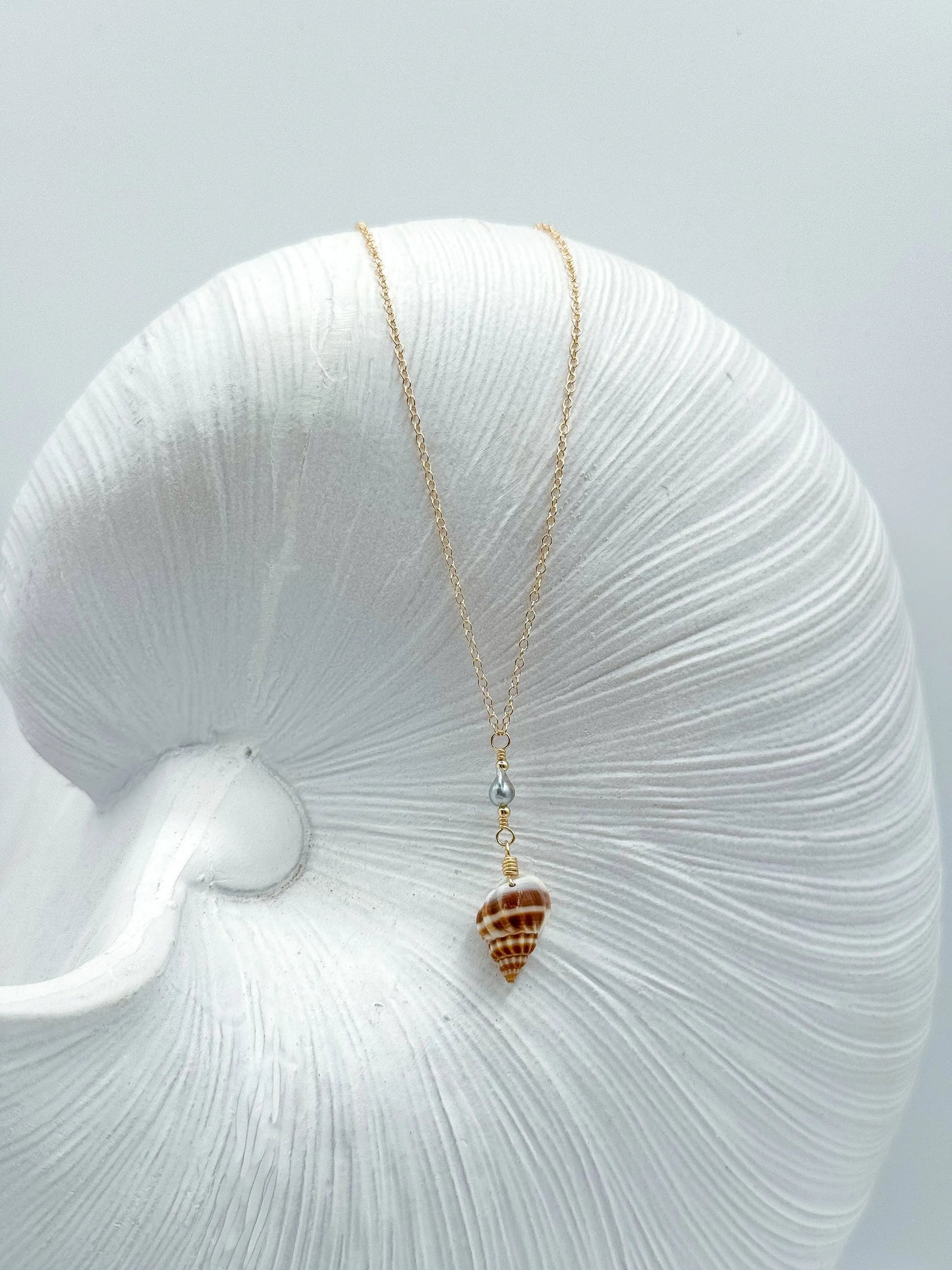 DAINTY SHELL NECKLACE