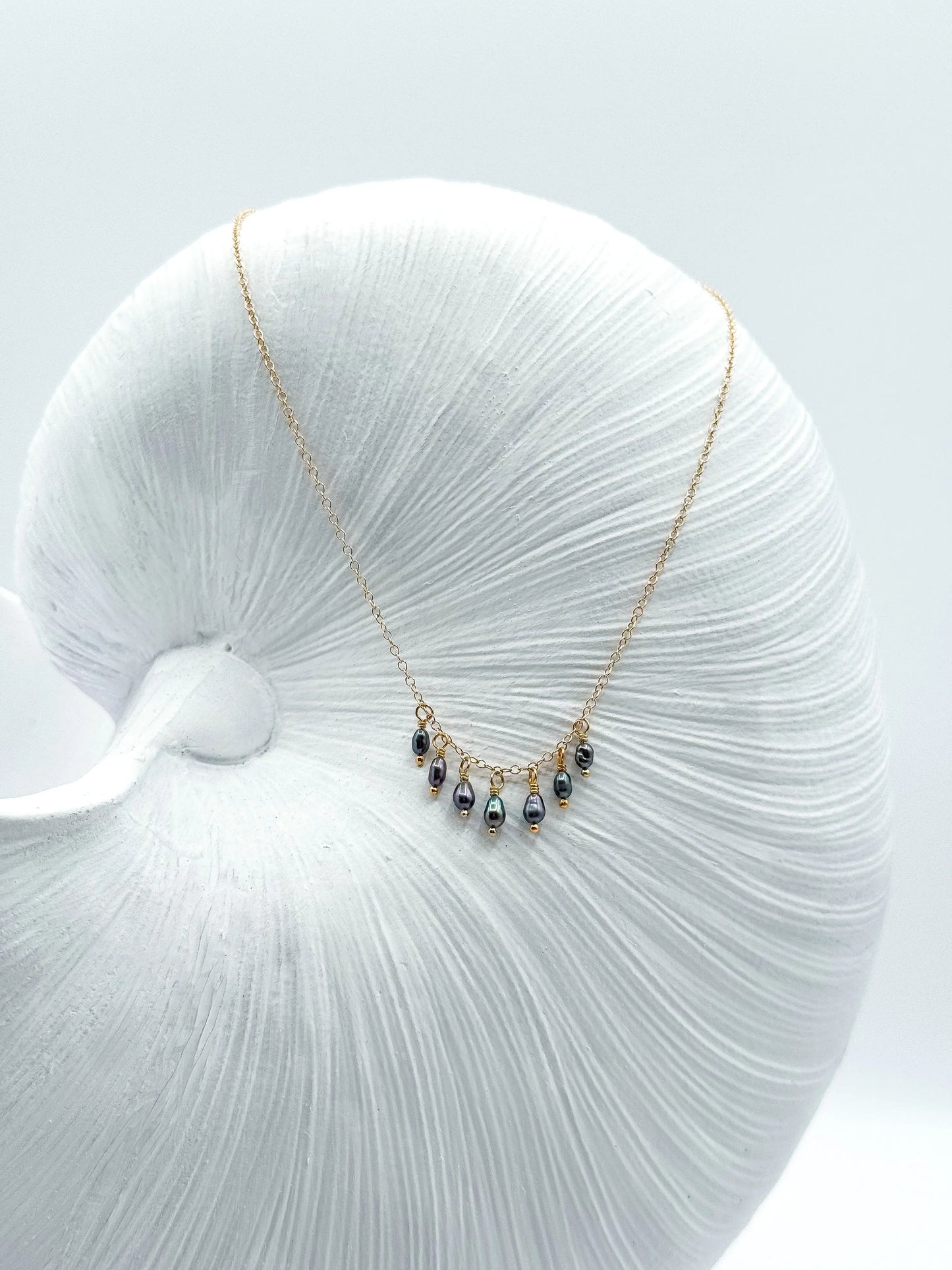 DAINTY CORE NECKLACE