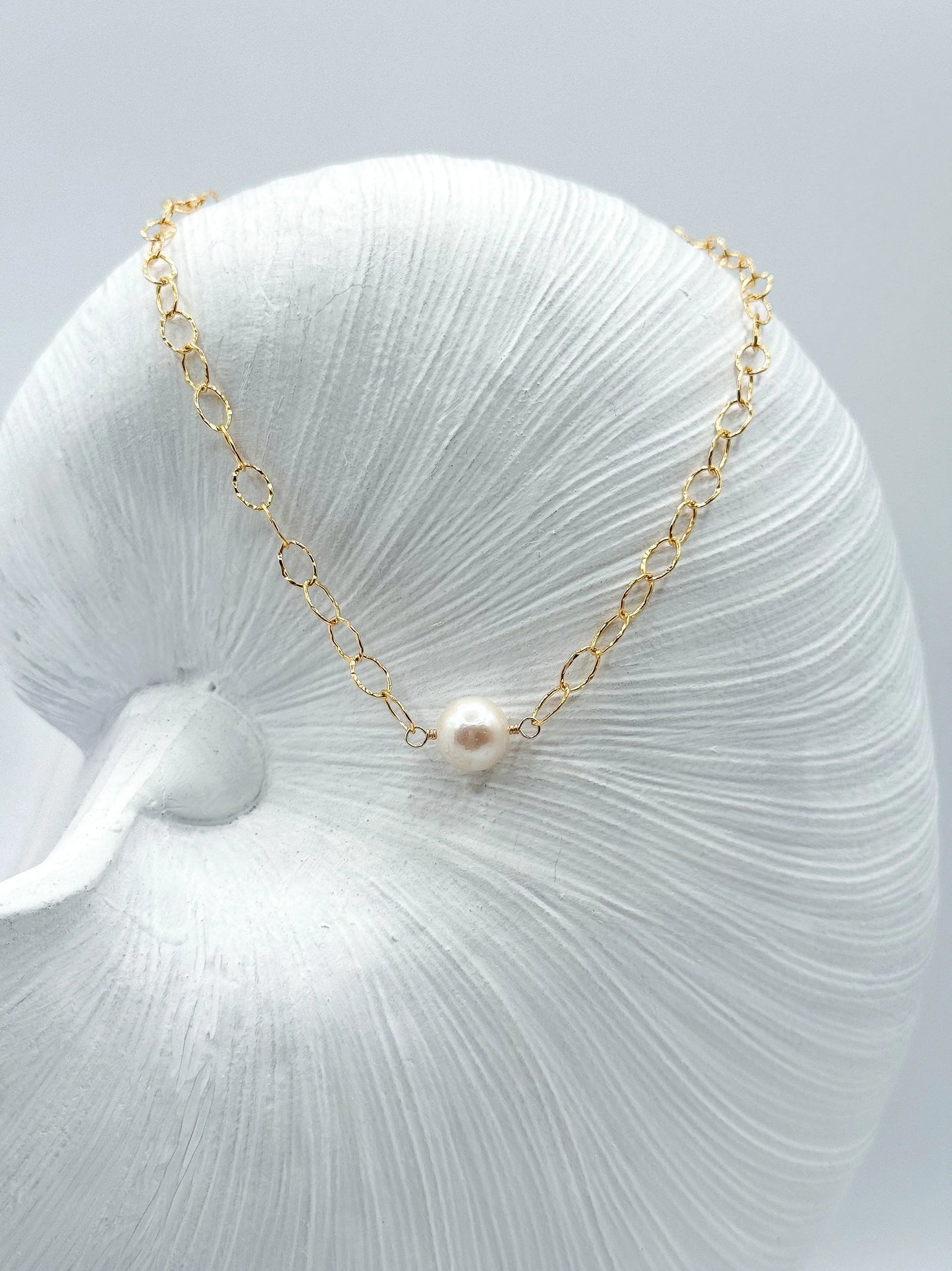 BUBBLY EDISON CHOKER (White) Navea Maui