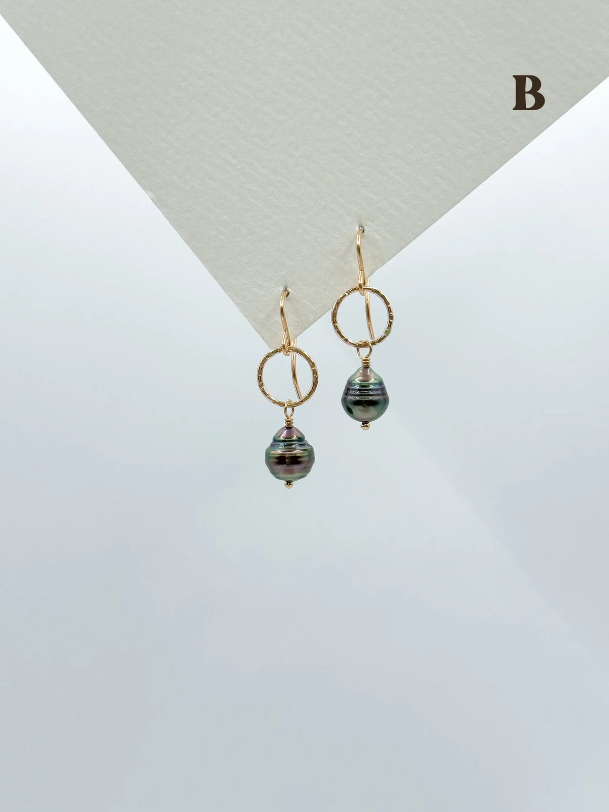 TAHITIAN PEARL (MINI) HAMMERED HOOPS