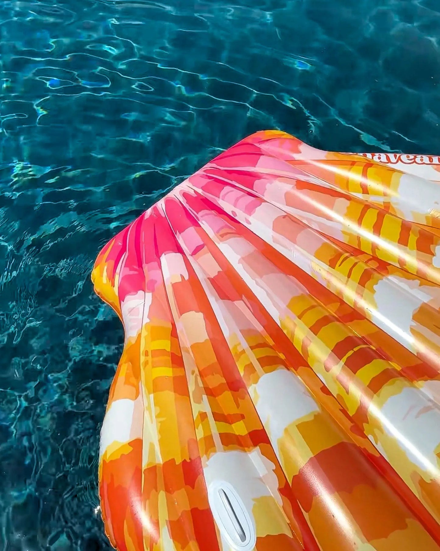 THE LUXURY LOUNGER Navea Maui