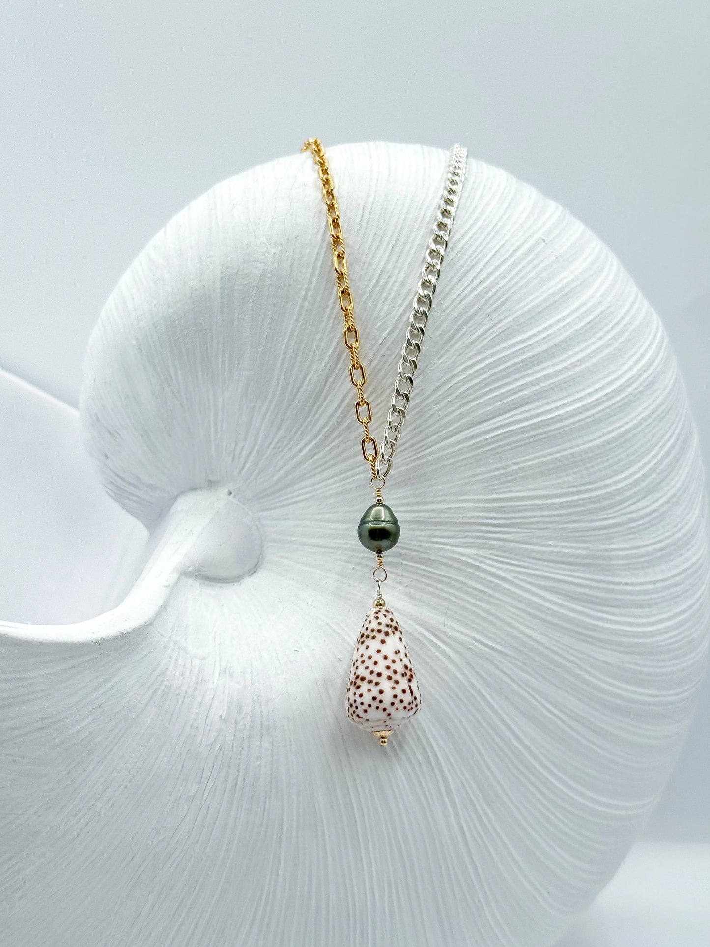 THE DIVIDE NECKLACE Navea Maui