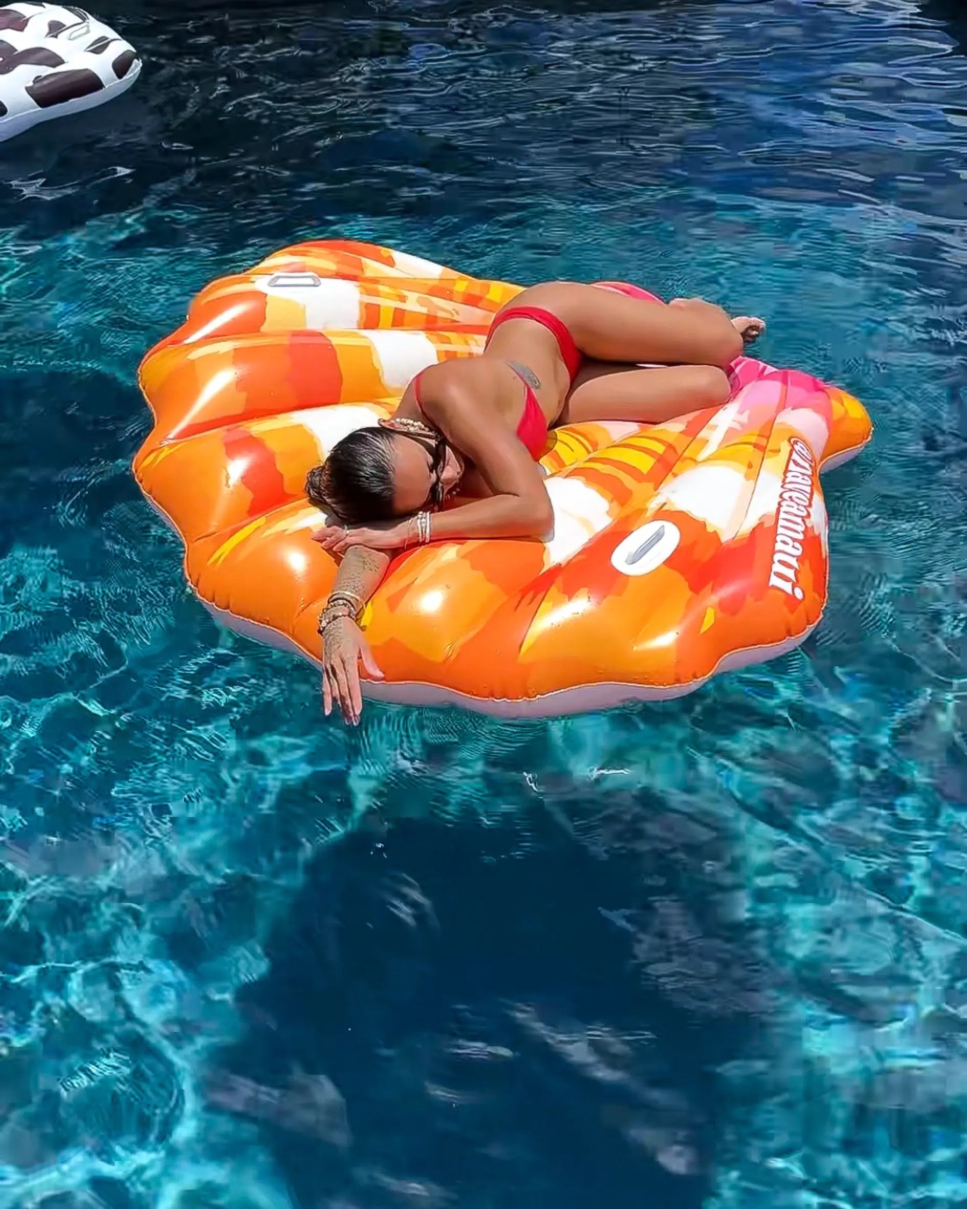 THE LUXURY LOUNGER Navea Maui