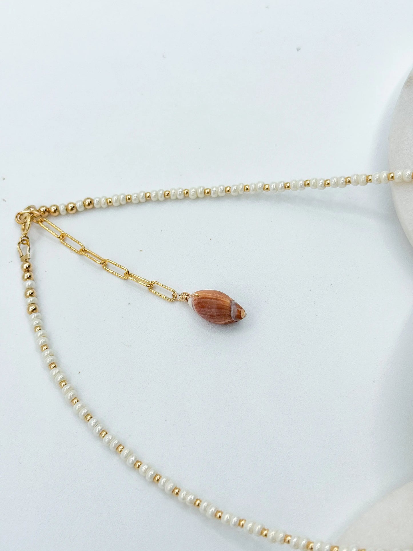 NEUTRAL DRIFTER NECKLACE