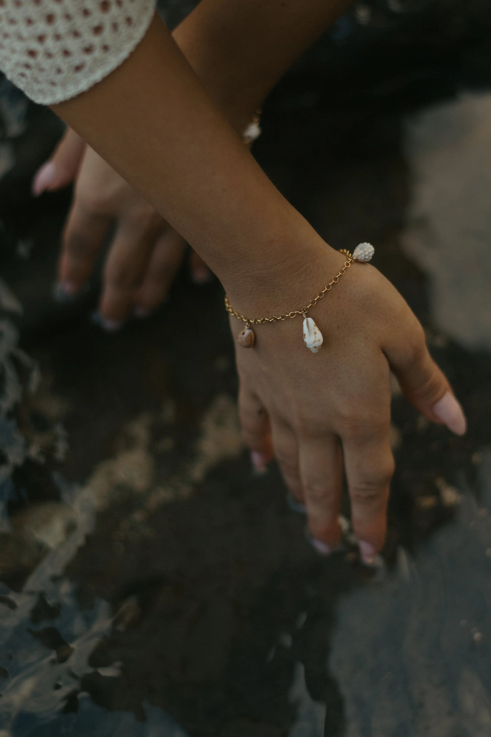 SHELL CHARM BRACELET Navea Maui