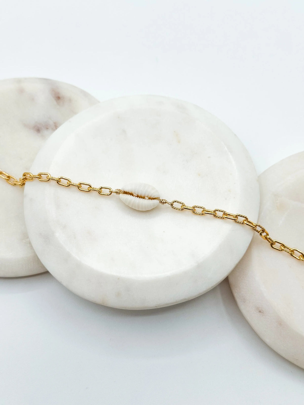 GRANULATED COWRIE HORIZONS BRACELET